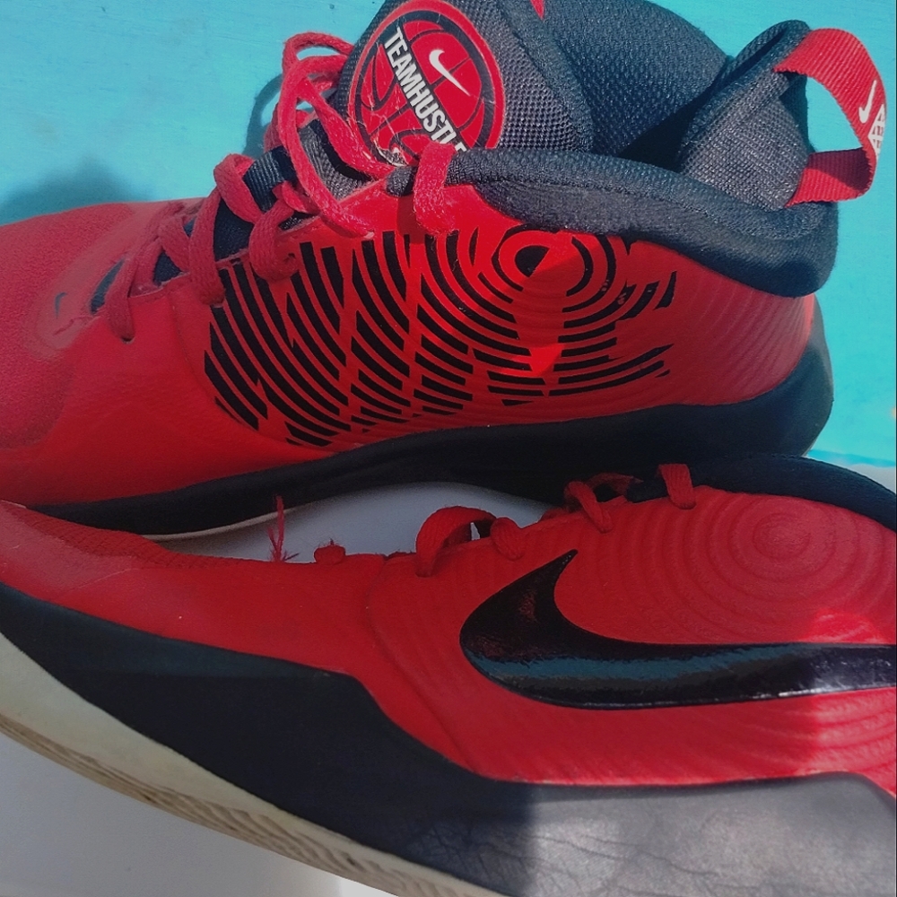 Nike Team Hustle Youth Basketball shoes